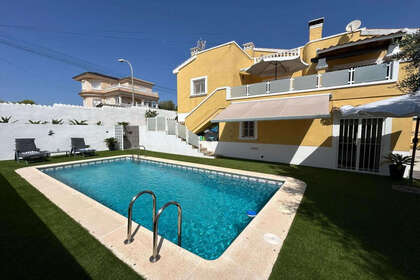 Cluster house for sale in San Miguel de Salinas, Alicante. 