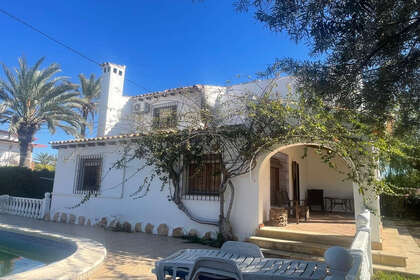 Cluster house for sale in Cabo Roig, Alicante. 