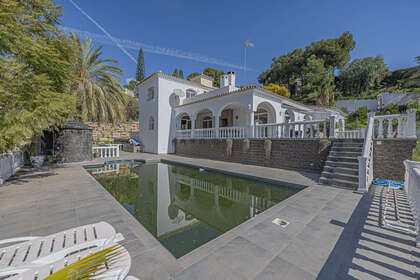 Casa Cluster venda em El Paraiso, Estepona, Málaga. 