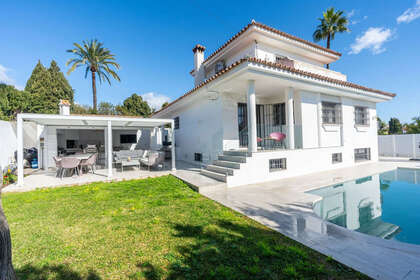 Casa Cluster venda em El Paraiso, Estepona, Málaga. 