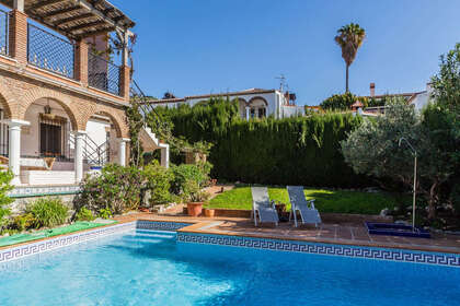 Cluster house for sale in Almuñécar, Granada. 