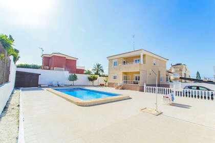 Cluster house for sale in Daya Nueva, Alicante. 