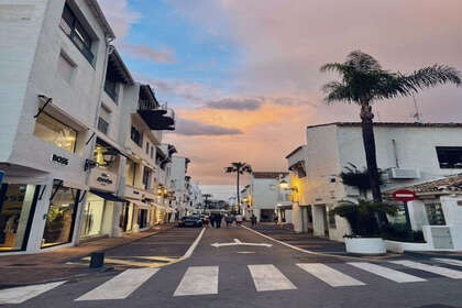 Apartamento venda em Puerto Banús, Málaga. 