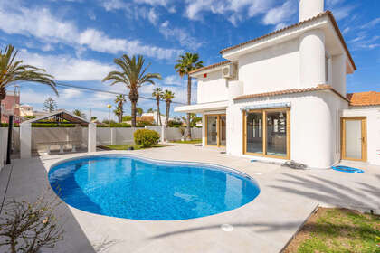 Casa Cluster venda em Cabo Roig, Alicante. 