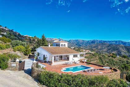 Cluster house for sale in Sayalonga, Málaga. 