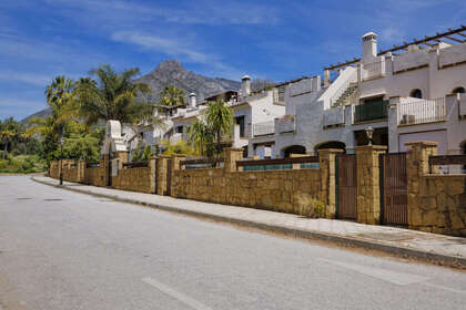 Haus zu verkaufen in Nagüeles, Marbella, Málaga. 