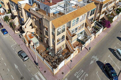 Řadový dům na prodej v Torrelamata - La Mata, Torrevieja, Alicante. 