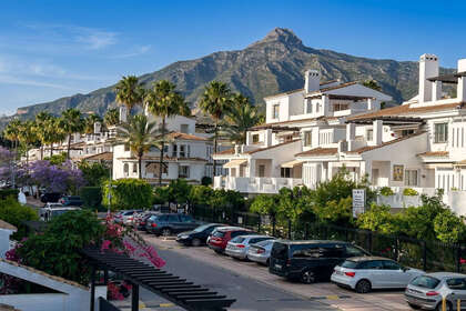 Domy na prodej v Nueva andalucia, Málaga. 