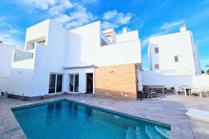 Řadový dům na prodej v San Pedro del Pinatar, Murcia. 