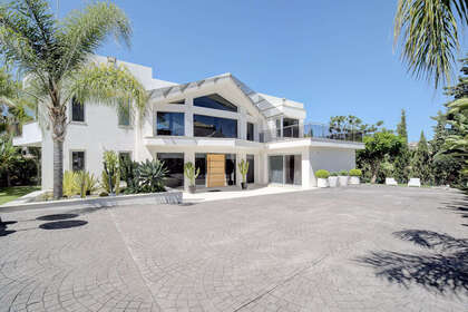Chalet Adosado venta en Nueva andalucia, Málaga. 