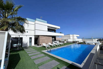 Chalet Adosado venta en Finestrat, Alicante. 