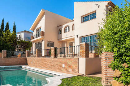 Chalet Adosado venta en Estepona, Málaga. 