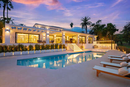 Cluster house for sale in Nueva andalucia, Málaga. 