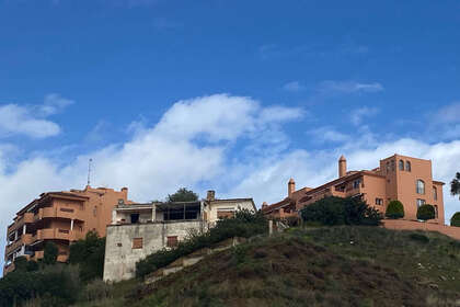 Grund til salg i Los Pacos, Fuengirola, Málaga. 