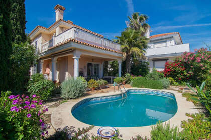 Cluster house for sale in Fuengirola, Málaga. 