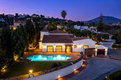 Cluster house for sale in Nueva andalucia, Málaga. 