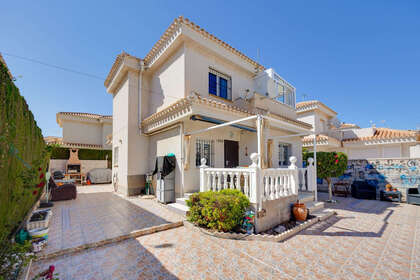Cluster house for sale in Orihuela-Costa, Alicante. 