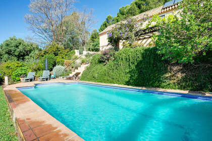Cluster house for sale in Estepona, Málaga. 