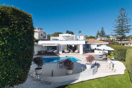 Cluster house for sale in Nueva andalucia, Málaga. 