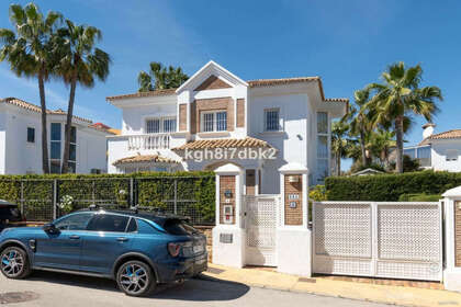 Cluster house for sale in Estepona, Málaga. 