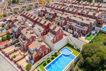 Klynge huse til salg i Villamartín, Alicante. 
