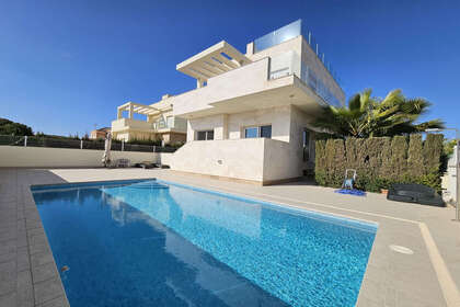 Cluster house for sale in Orihuela-Costa, Alicante. 