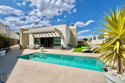 Cluster house for sale in San Miguel de Salinas, Alicante. 