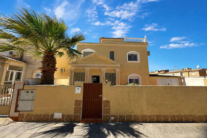 Cluster house for sale in Torrevieja, Alicante. 