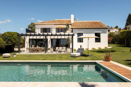 Cluster house for sale in Benahavís, Málaga. 