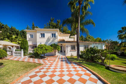 Cluster house for sale in Nagüeles, Marbella, Málaga. 