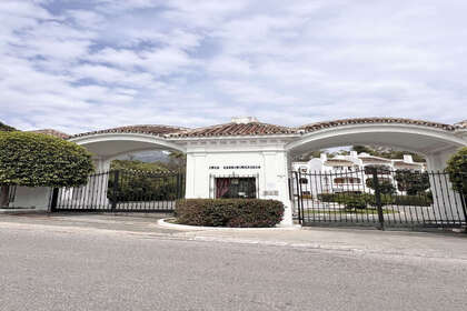 Apartment for sale in Nueva andalucia, Málaga. 