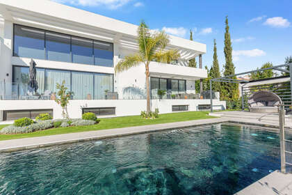 Cluster house for sale in El Paraiso, Estepona, Málaga. 