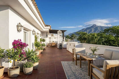 Penthouse for sale in Nueva andalucia, Málaga. 
