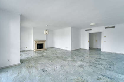 Apartment for sale in Guadalmina, Málaga. 