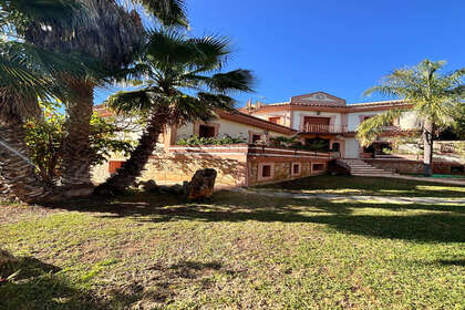 Cluster house for sale in Estepona, Málaga. 