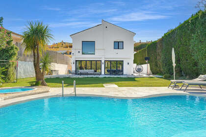 Cluster house for sale in Guadalmina, Málaga. 