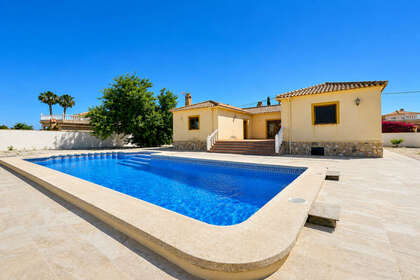 Cluster house for sale in Catral, Alicante. 