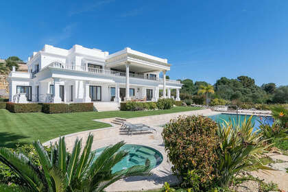Cluster house for sale in Sotogrande, Cádiz. 