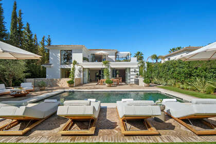 Cluster house for sale in Nueva andalucia, Málaga. 
