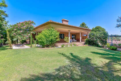 Cluster house for sale in Sotogrande, Cádiz. 