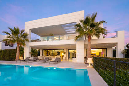 Cluster house for sale in Nueva andalucia, Málaga. 