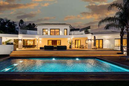 Cluster house for sale in Nagüeles, Marbella, Málaga. 