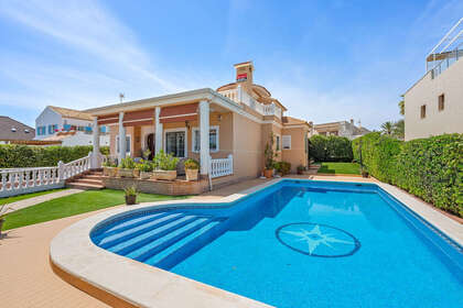 Cluster house for sale in Torrelamata - La Mata, Torrevieja, Alicante. 