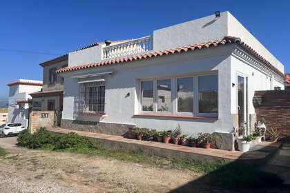 Cluster house for sale in Tarifa, Cádiz. 