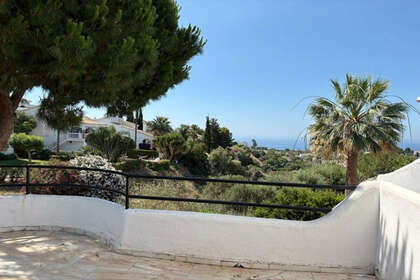 House for sale in Calahonda, Mijas, Málaga. 