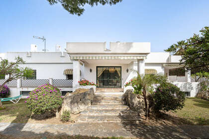 Cluster house for sale in Nagüeles, Marbella, Málaga. 