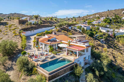 Cluster house for sale in Cómpeta, Málaga. 