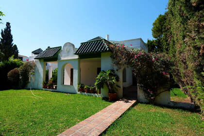 Cluster house for sale in Las Chapas, Málaga. 