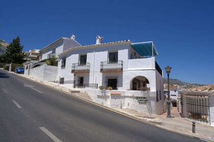 House for sale in Torreblanca, Fuengirola, Málaga. 