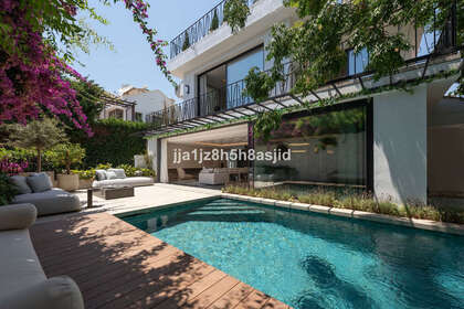 Cluster house for sale in Puerto Banús, Marbella, Málaga. 
